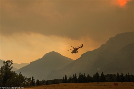 Waterton residents on edge as growing wildfire threatens park's Alberta townsite | iNFOnews.ca