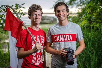 Two UBC students hitchhike across Canada, spending a total of $10 | iNFOnews.ca