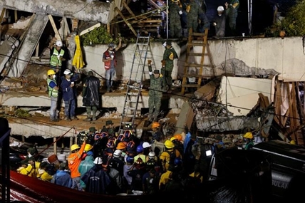 Body found at collapsed Mexico school; girl still trapped | iNFOnews.ca