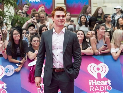 Studio says safety on 'Riverdale' set of 'paramount importance' following crash | iNFOnews.ca Studio says safety on 'Riverdale' set of 'paramount importance' following crash | iNFOnews.ca