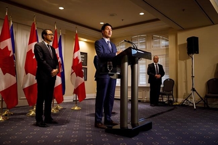 Trudeau thanks Edmonton police officer in person who was injured in attack | iNFOnews.ca Trudeau thanks Edmonton police officer in person who was injured in attack | iNFOnews.ca