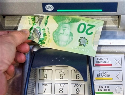 Canadians pay most often in cash, but for small purchases, Bank of Canada says | iNFOnews.ca