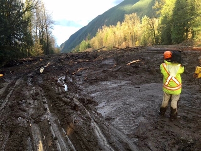 UPDATE: Some traffic moving again on mudslide-hit Highway 1, delays persist | iNFOnews.ca