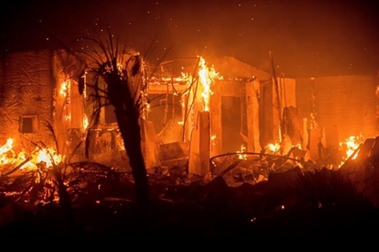 VIDEO: Fast-moving wildfire engulfs semi-rural San Diego area | iNFOnews.ca VIDEO: Fast-moving wildfire engulfs semi-rural San Diego area | iNFOnews.ca