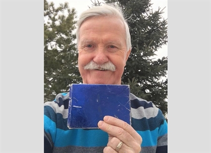 Man keeps unopened Christmas gift from girl who dumped him almost 50 years ago | iNFOnews.ca