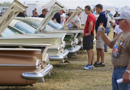 Vintage Chevy auction in Nebraska draws thousands | iNFOnews.ca Vintage Chevy auction in Nebraska draws thousands | iNFOnews.ca