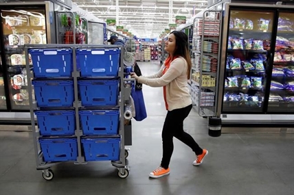 Walmart boosts starting pay to $11 an hour in U.S., offers bonuses | iNFOnews.ca Walmart boosts starting pay to $11 an hour in U.S., offers bonuses | iNFOnews.ca