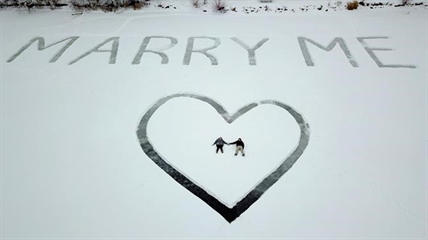 A lofty proposal: 'Marry Me' etched in snow, seen from above | iNFOnews.ca
