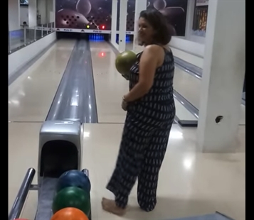 TRENDING NOW: You're doing it wrong, bowling edition | iNFOnews.ca