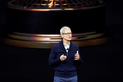 Tim Cook makes 1st visit to Canada as Apple CEO | iNFOnews.ca Tim Cook makes 1st visit to Canada as Apple CEO | iNFOnews.ca