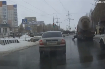 Watch out for that... car? | iNFOnews.ca Watch out for that... car? | iNFOnews.ca