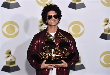 Bruno Mars crashes rap's big party at the Grammys | iNFOnews.ca Bruno Mars crashes rap's big party at the Grammys | iNFOnews.ca