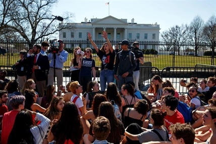 Student protest outside the White House a snapshot of American gun debate | iNFOnews.ca Student protest outside the White House a snapshot of American gun debate | iNFOnews.ca