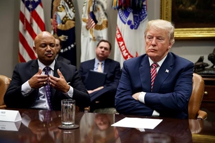 Trump floats two-step plan for gun control: More guns, more control | iNFOnews.ca Trump floats two-step plan for gun control: More guns, more control | iNFOnews.ca