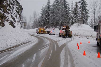 Crash between semi and SUV near Revelstoke sends Colorado man to hospital | iNFOnews.ca