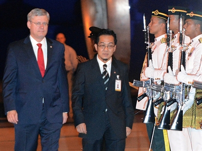 Harper arrives at APEC summit with $36B investment pledge for B.C. from Malaysia | iNFOnews.ca Harper arrives at APEC summit with $36B investment pledge for B.C. from Malaysia | iNFOnews.ca