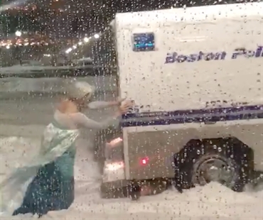 TRENDING NOW: Elsa helps stuck cops with a push | iNFOnews.ca