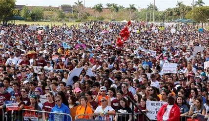 20,000 march by Stoneman Douglas High to support gun laws | iNFOnews.ca