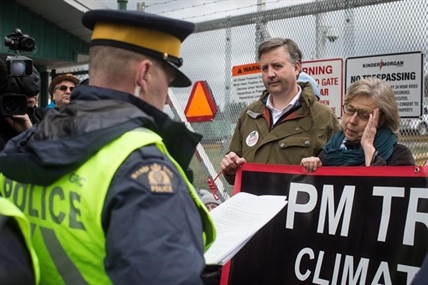 Anti-pipeline protesters continue demonstrations at Burnaby terminal | iNFOnews.ca