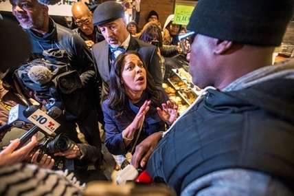 Starbucks CEO hopes to meet with men arrested in Philly shop | iNFOnews.ca