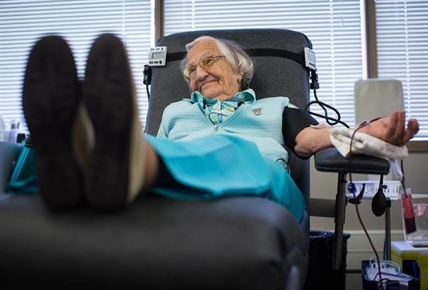 Canada's oldest blood donor says it's all gain, no pain after decades of giving | iNFOnews.ca Canada's oldest blood donor says it's all gain, no pain after decades of giving | iNFOnews.ca