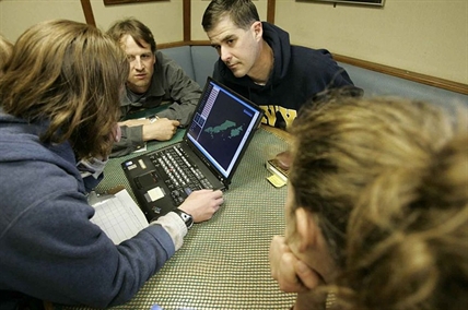 Stranger-danger on the Internet: how parents can help | iNFOnews.ca