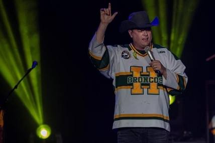 Humboldt Broncos tribute concert raises $428,000 for families affected by crash | iNFOnews.ca Humboldt Broncos tribute concert raises $428,000 for families affected by crash | iNFOnews.ca