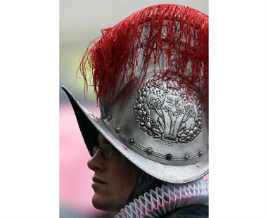 Swiss Guards: World's oldest standing army gets new headgear | iNFOnews.ca