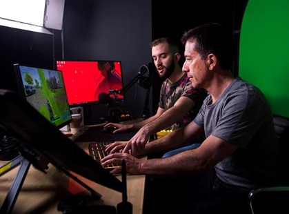 Parents of YouTube stars on dealing with kids who want to skip school to stream | iNFOnews.ca Parents of YouTube stars on dealing with kids who want to skip school to stream | iNFOnews.ca