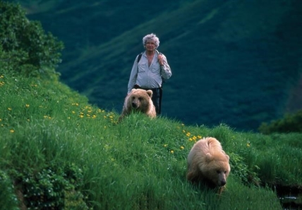 'A bear's best friend:' Alberta naturalist Charlie Russell dies at 76 | iNFOnews.ca