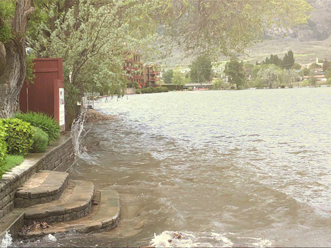 Osoyoos Lake rises amid evacuation notices and alerts for lakeshore properties | iNFOnews.ca