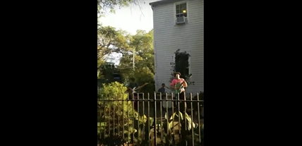 TRENDING NOW: Singer calls somebody out for filming in portrait | iNFOnews.ca