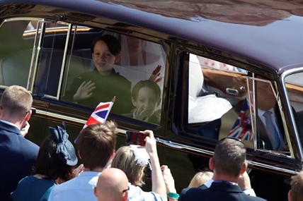 Mulroney twins capture hearts during page boys duties at royal wedding | iNFOnews.ca