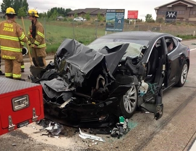 Tesla in Autopilot mode sped up before crashing | iNFOnews.ca Tesla in Autopilot mode sped up before crashing | iNFOnews.ca