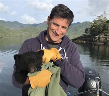 'It's heartbreaking:' Malnourished, tiny bear cub found near mother's dead body | iNFOnews.ca