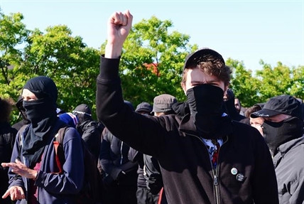 Police and protesters face off during anti-G7 'day of disruption' in Quebec City | iNFOnews.ca Police and protesters face off during anti-G7 'day of disruption' in Quebec City | iNFOnews.ca