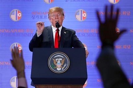 Trump-Kim shake hands, commit to 'complete denuclearization' | iNFOnews.ca