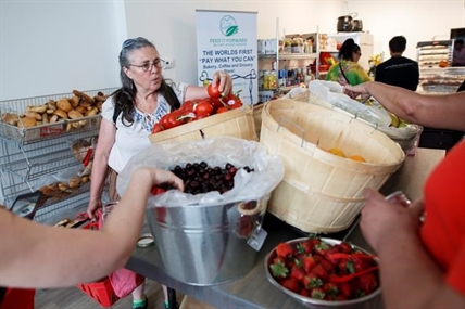 Pay-what-you-can grocery opens in Toronto, but experts say model can be hit-or-miss | iNFOnews.ca