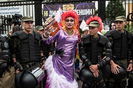 Thousands hold gay pride march in Ukrainian capital of Kyiv | iNFOnews.ca