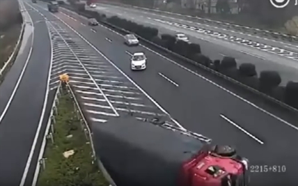 TRENDING NOW: Car misses exit causes two semi-trucks to crash | iNFOnews.ca