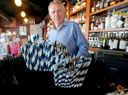 Seattle bans plastic straws, utensils at restaurants, bars | iNFOnews.ca