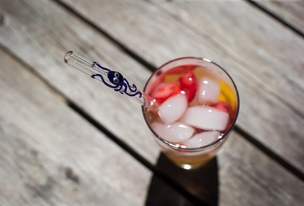 Surge in demand for paper, glass straws a boon for plastic alternatives firms | iNFOnews.ca Surge in demand for paper, glass straws a boon for plastic alternatives firms | iNFOnews.ca