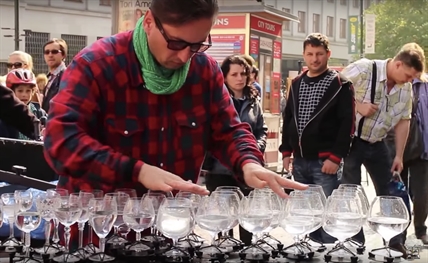 TRENDING NOW: Water glass musician wows the crowd | iNFOnews.ca