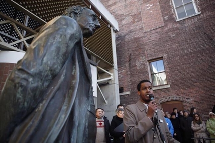 Statue of John A. MacDonald removed from Victoria City Hall in act of reconciliation | iNFOnews.ca Statue of John A. MacDonald removed from Victoria City Hall in act of reconciliation | iNFOnews.ca