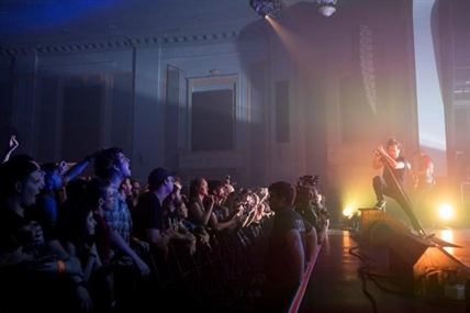 Teenage shooting victim attends sold-out Danforth benefit concert | iNFOnews.ca