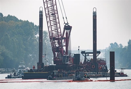 Tug carrying up to 22,000 litres of fuel capsizes in Fraser River off Vancouver | iNFOnews.ca