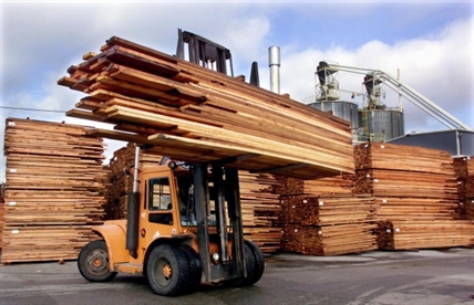 Workers cried and hugged after hearing B.C. sawmill closing permanently | iNFOnews.ca Workers cried and hugged after hearing B.C. sawmill closing permanently | iNFOnews.ca