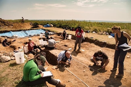 Students spend summer digging up, preserving 300-year-old human remains | iNFOnews.ca