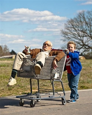 Moviegoers choose antics over astronauts as 'Bad Grandpa' tops 'Gravity' at box office | iNFOnews.ca Moviegoers choose antics over astronauts as 'Bad Grandpa' tops 'Gravity' at box office | iNFOnews.ca