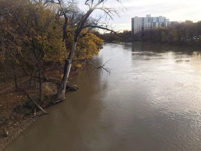 'It's pretty embarrassing:' Winnipeg aims to put less poop in river | iNFOnews.ca